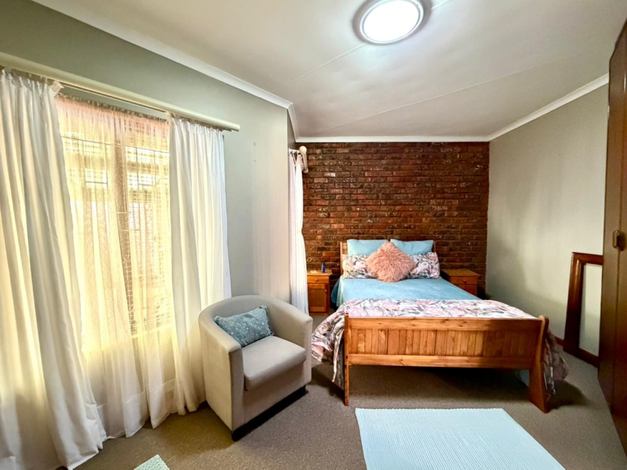 6 Bedroom Property for Sale in Heiderand Western Cape